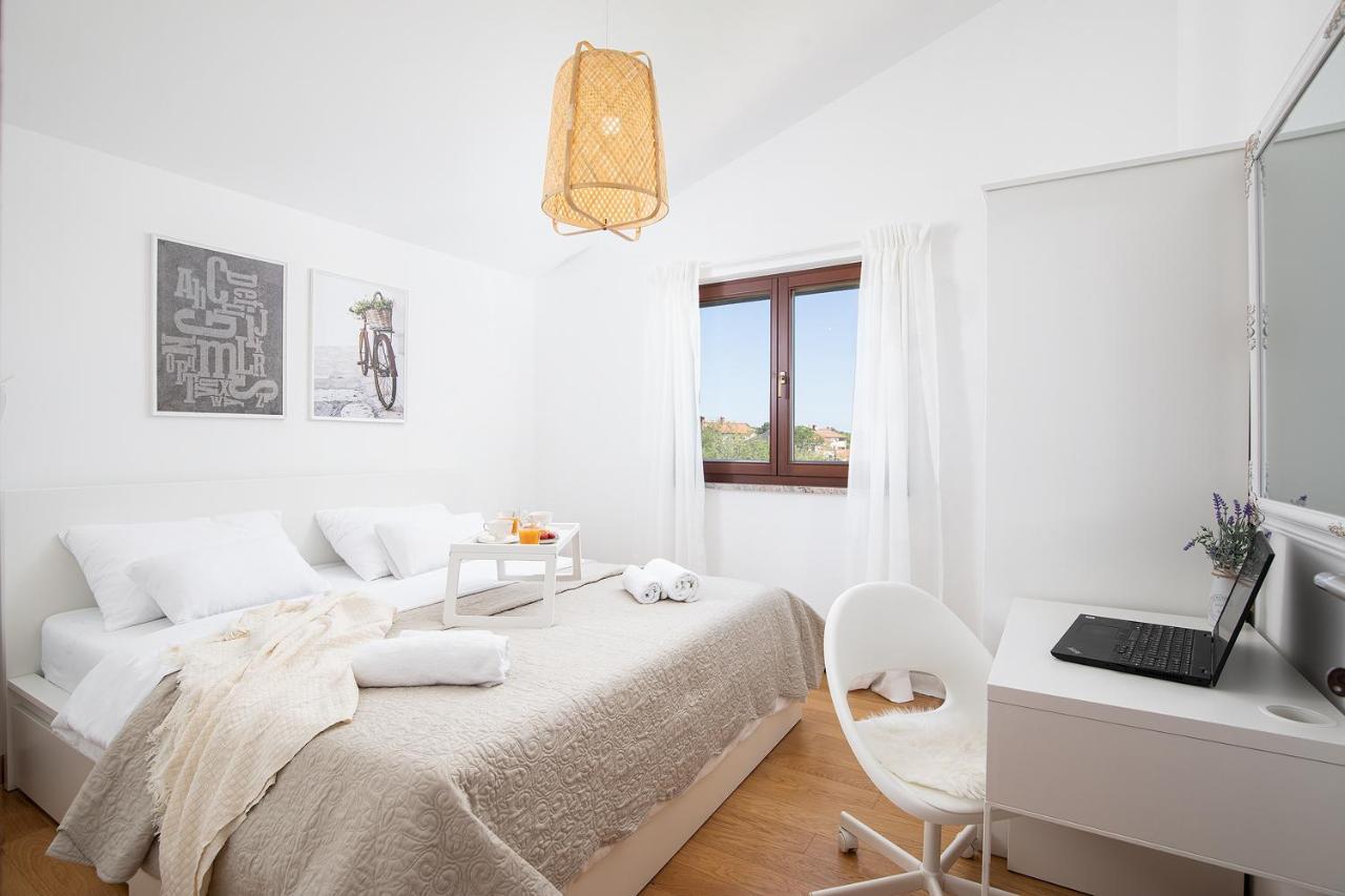 Cesare Apartment, With Swimming Pool And Sea View Ližnjan Dış mekan fotoğraf