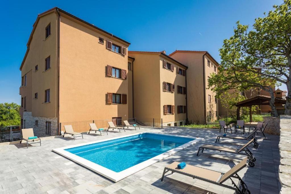 Cesare Apartment, With Swimming Pool And Sea View Ližnjan Dış mekan fotoğraf
