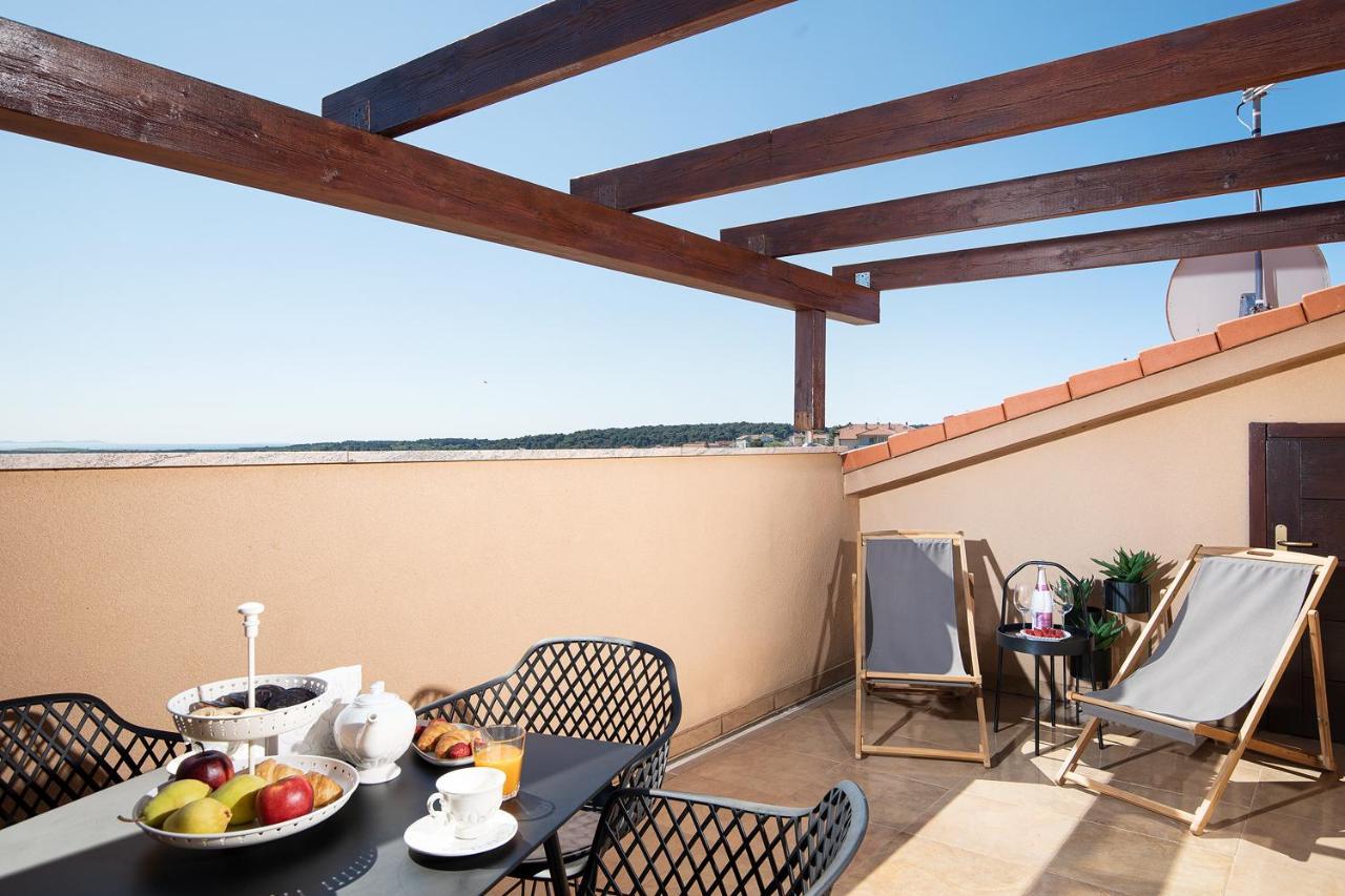 Cesare Apartment, With Swimming Pool And Sea View Ližnjan Dış mekan fotoğraf