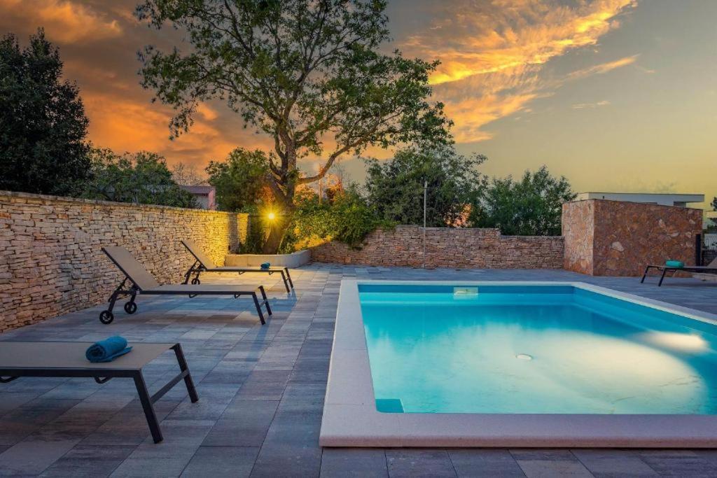 Cesare Apartment, With Swimming Pool And Sea View Ližnjan Dış mekan fotoğraf